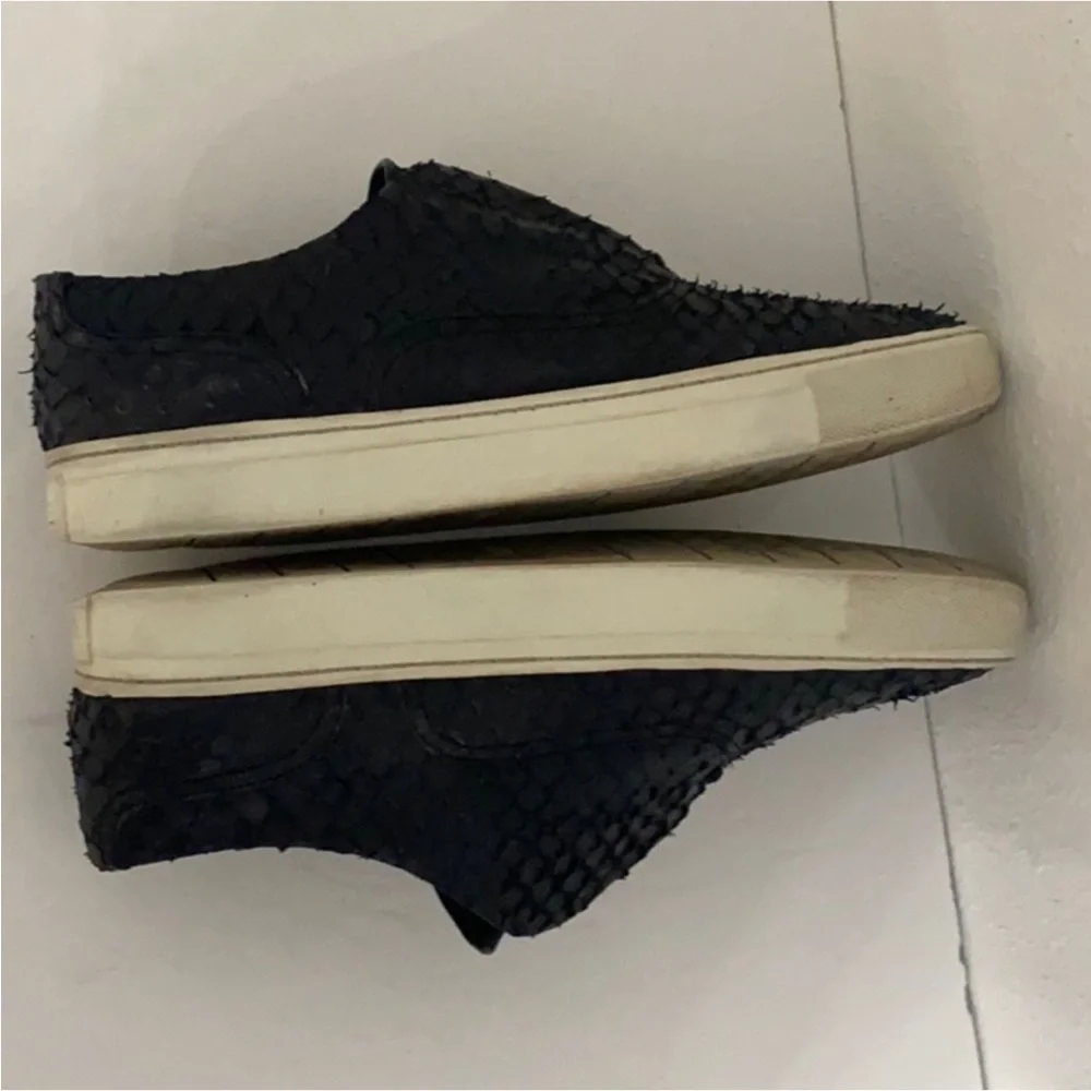 Authentic Vince designer reptile embossed leather platform slip on sneakers 7.5